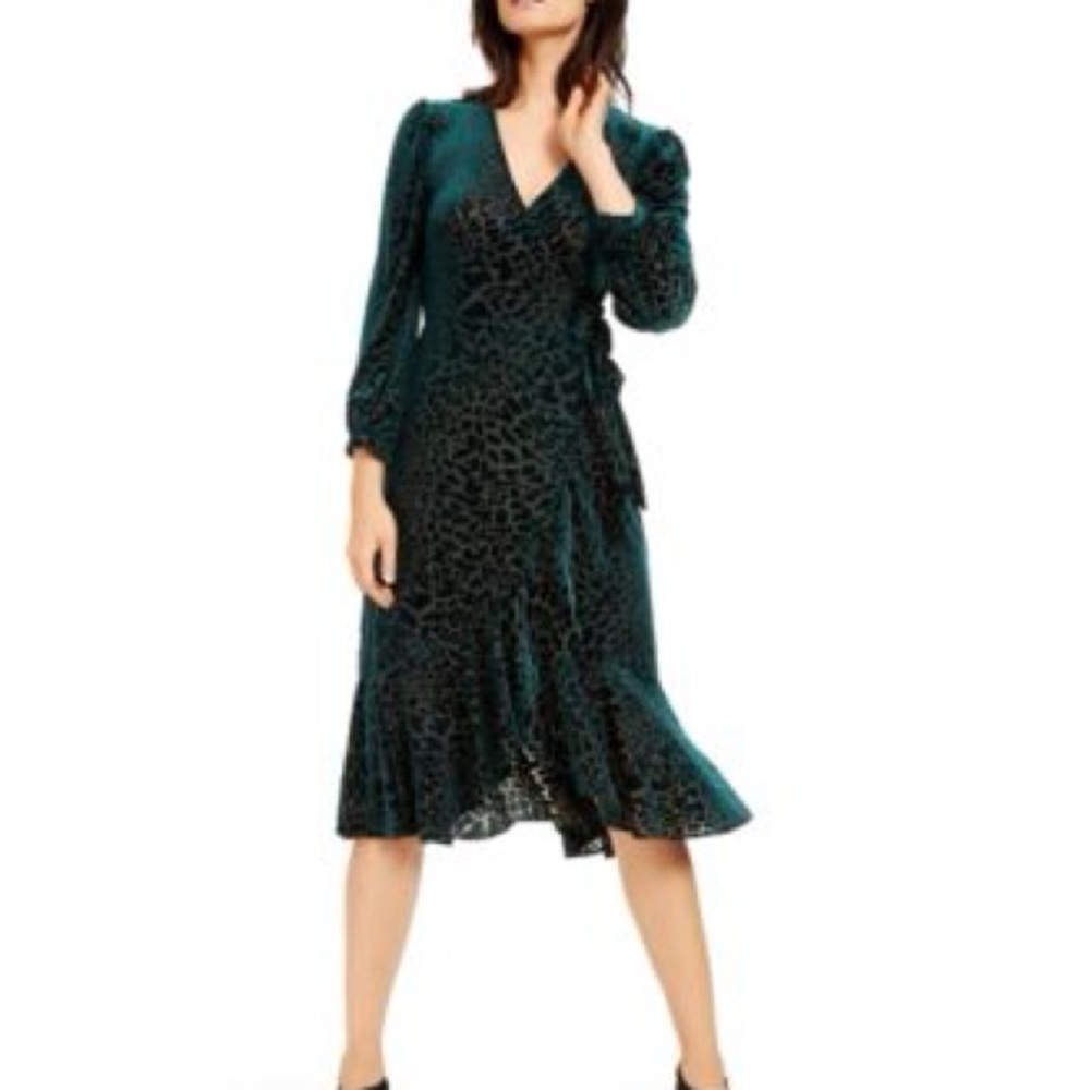 Calvin Klein Blue Long Sleeve Gown with V-Neck y.